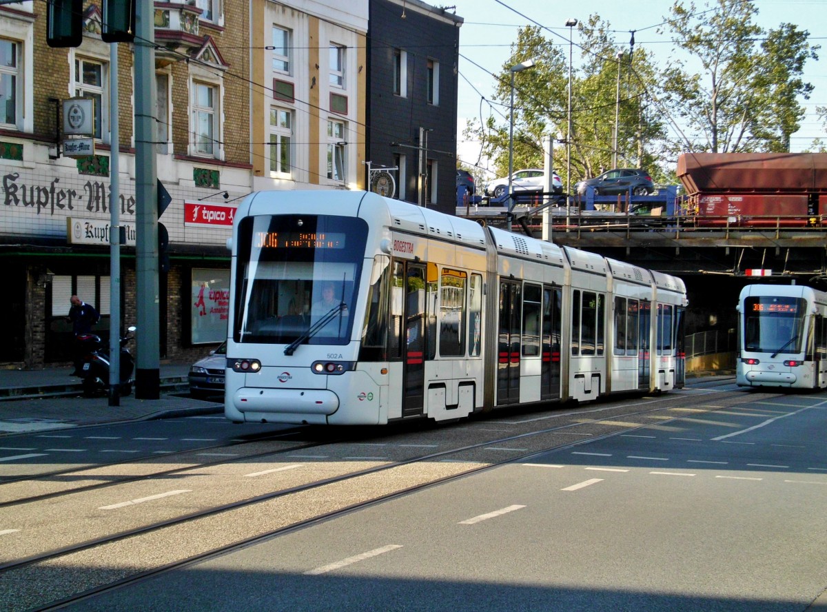 Straßenbahnlinie 306 nach Bochum Hauptbahnhof an der Haltestelle Herne Wanne-Eickel Solbad.(4.10.2014)
