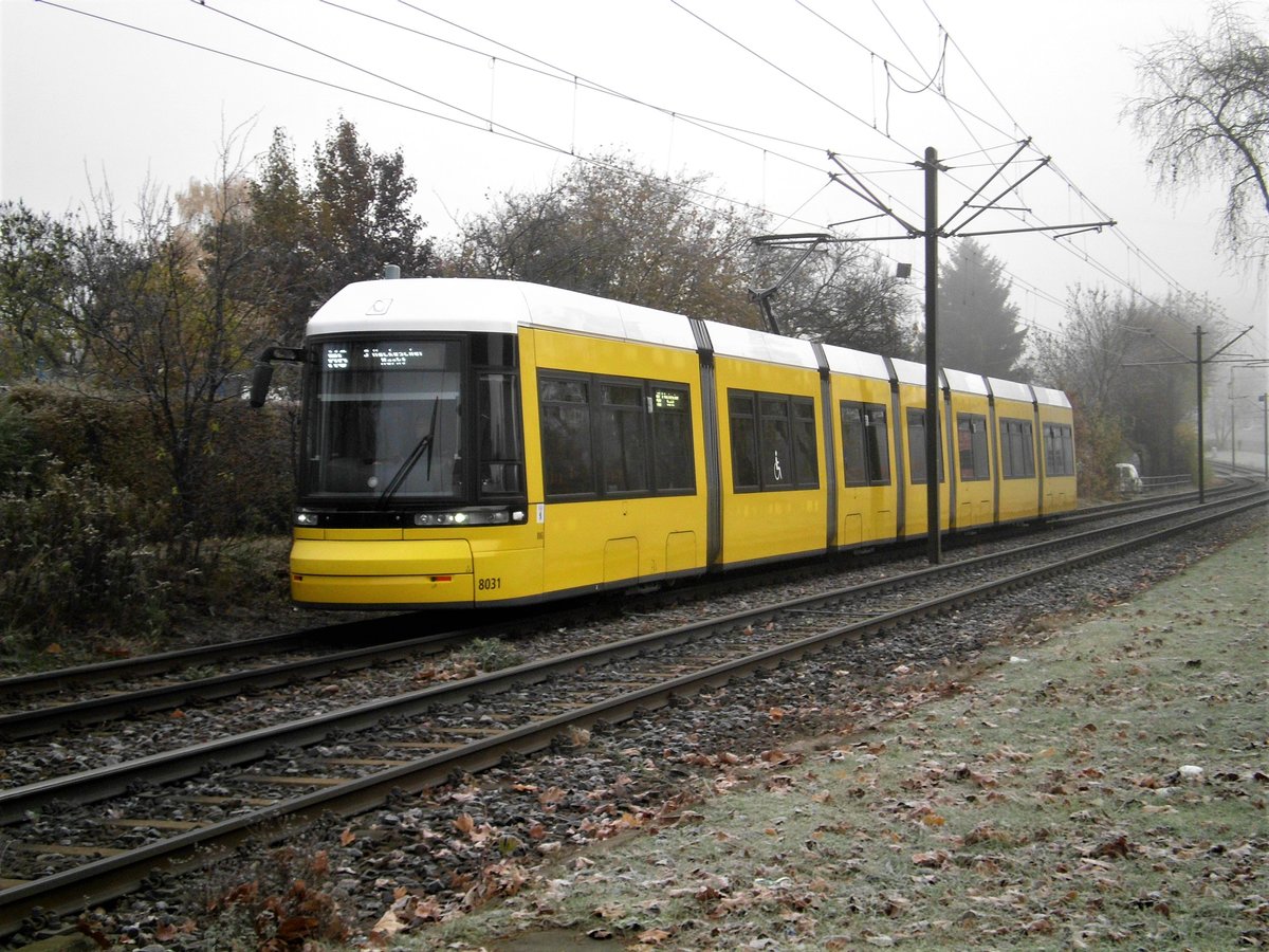 Straßenbahnlinie M6 nach S-Bahnhof Berlin Hackescher Markt an der Haltestelle Berlin-Lichtenberg Landsberger Allee/Rhinstraße.(12.11.2016)
