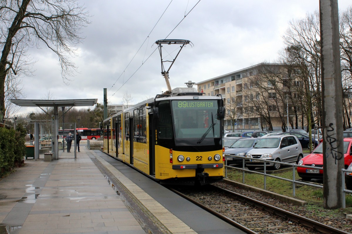 Strausberg STE SL 89 (KT8D5R.NS2 22) S-Bahnhof Strausberg am 31. März 2015.