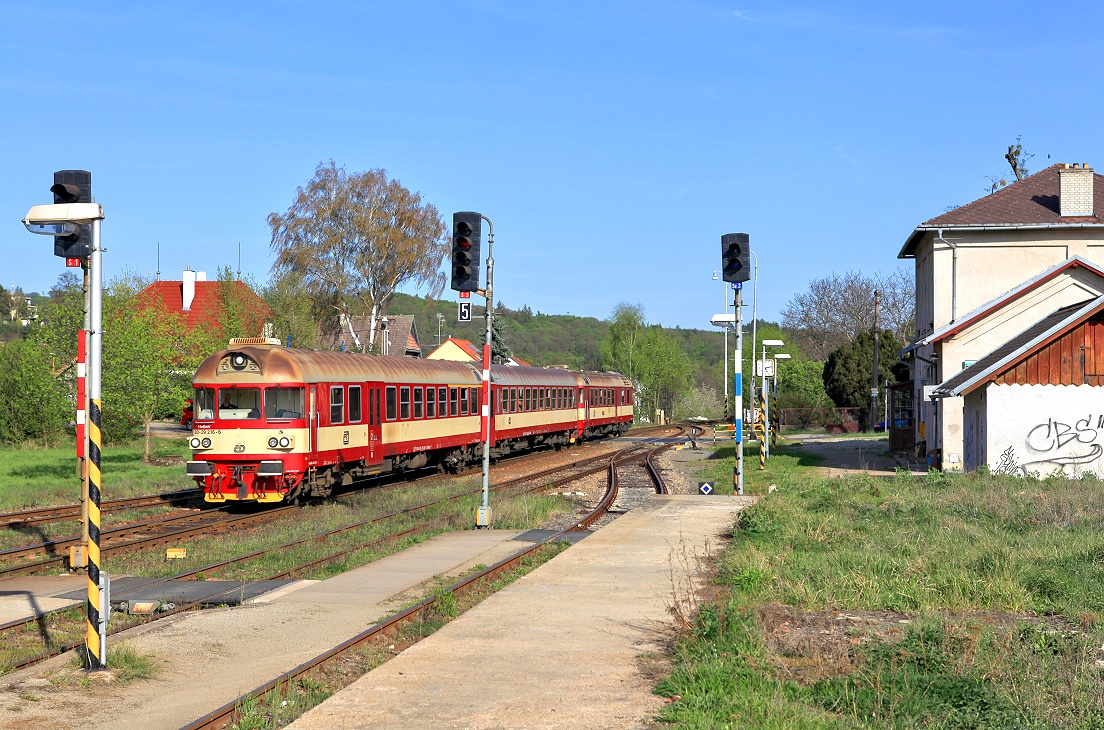 Stw 80-29 216, Tetčice Bahnhof, Zug 4842, 29.04.2012.