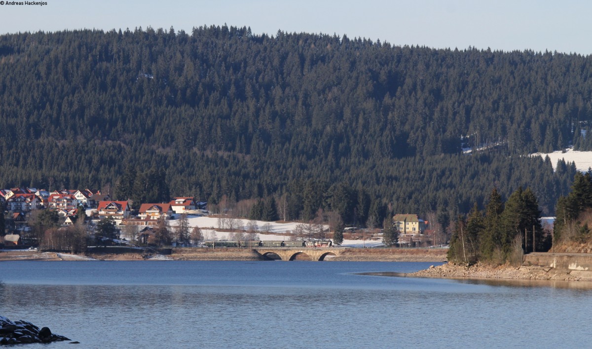 Such den Zug: 58 311 mit dem DPE 90154 (Titisee-Seebrugg) bei Schluchsee 31.12.13