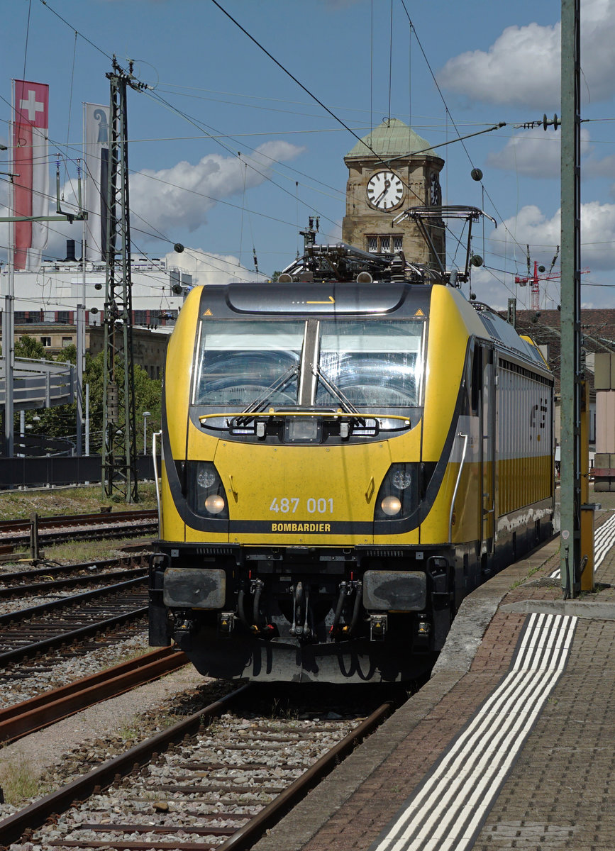 SWISS RAIL TRAFFIC AG
Rem 487 001 auf den nächsten Einsatz wartend am 10. August 2018 in Basel Badischer Bahnhof.
Foto: Walter Ruetsch 