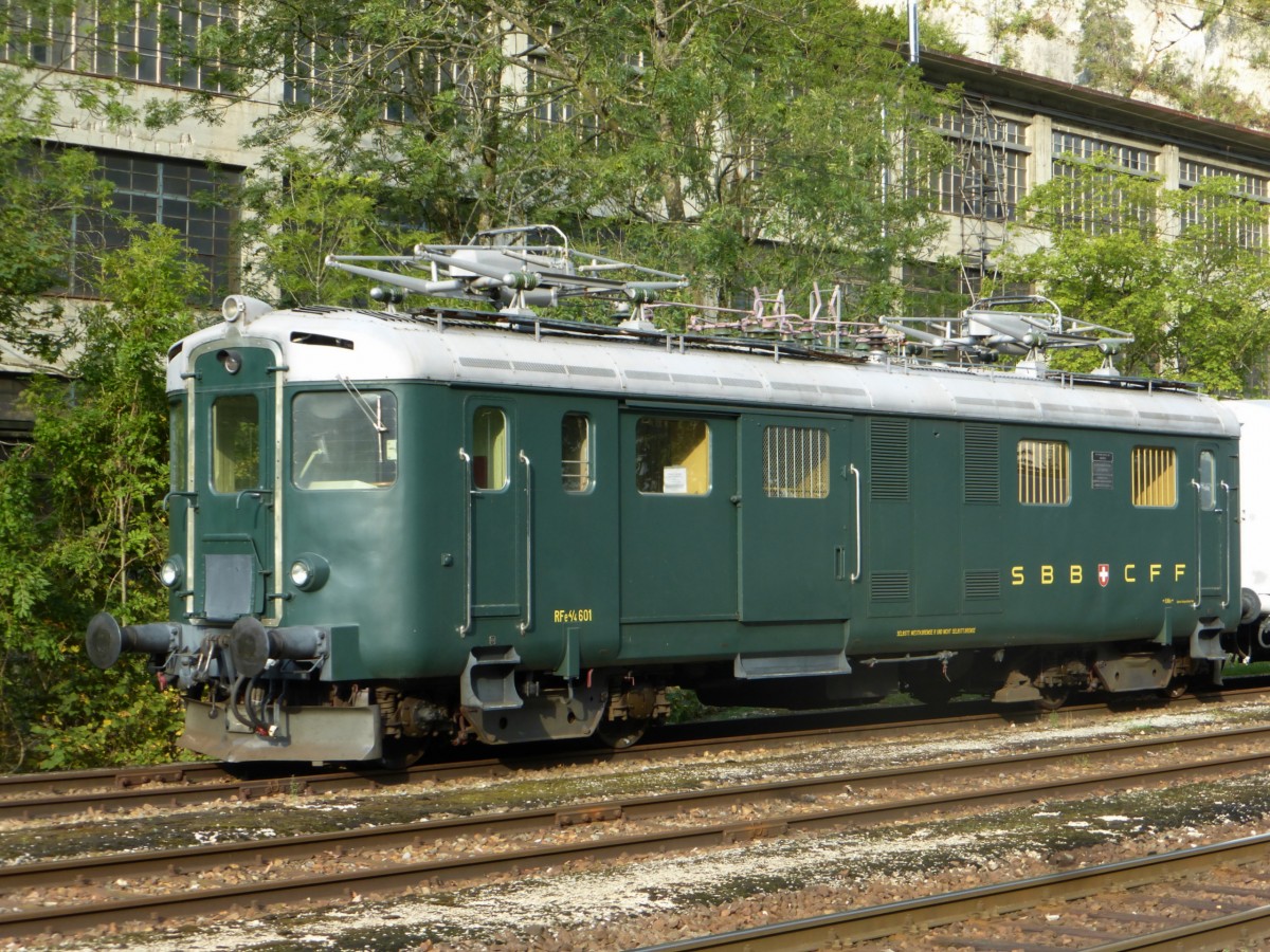 Swisstrain - (ex SBB) E-Lok RFe 4/4 601 abgestellt in Klus am 31.08.2015