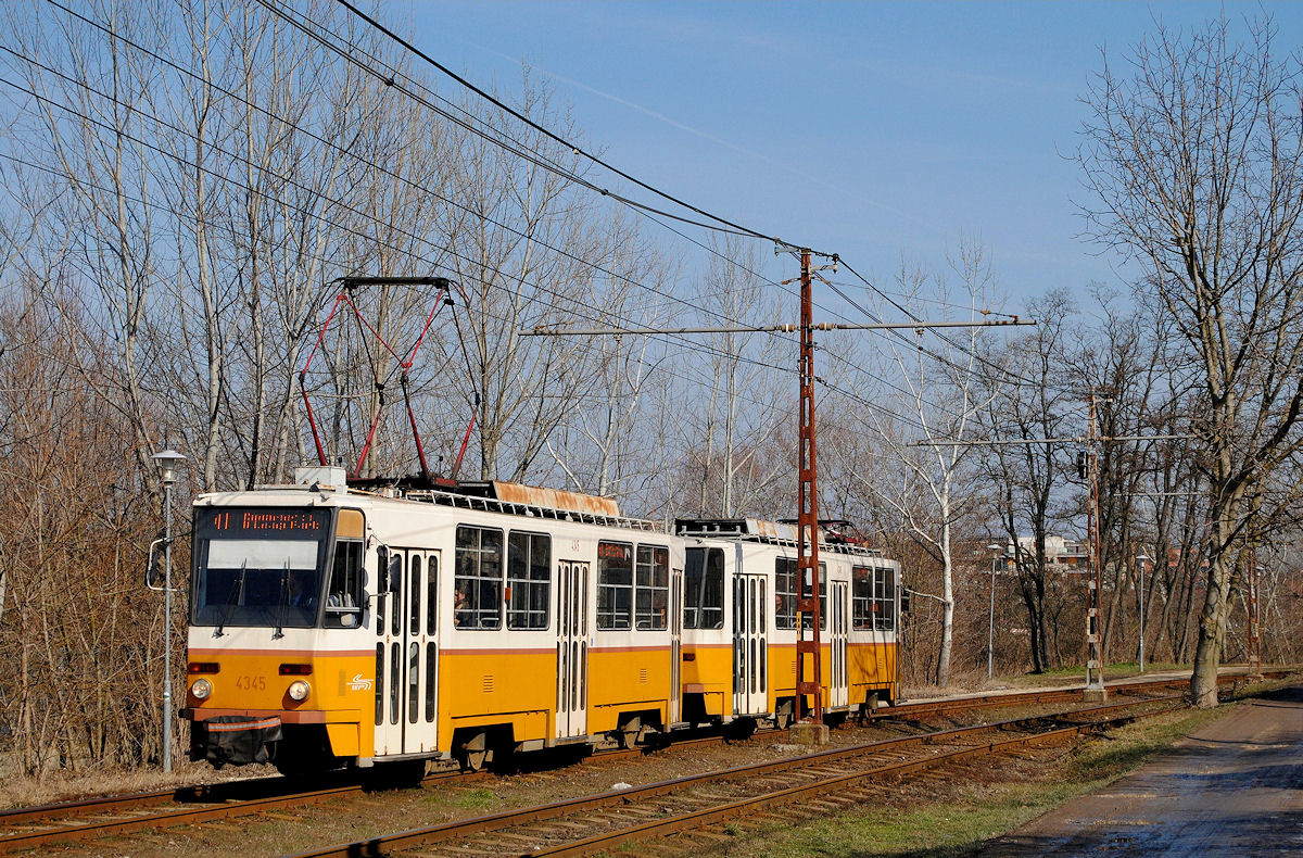 T5C5 - Tandem der Linie 41 zwischen den Haltestellen Fülöke utca und Repulöter. (10.03.2018)