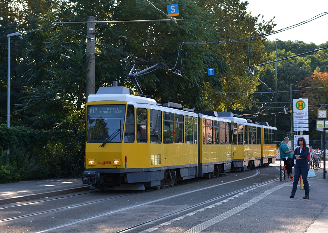 Tatra KT4DM #6033 und #6169 in der Schleife S-Bahnhof Schöneweide/Sterndamm. Die Aufnahme stammt vom 04.09.2017. 