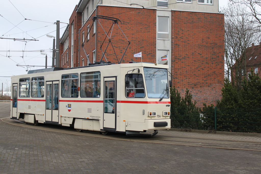 Tatra-Straenbahn vom Typ T6A2(704)bei der Ausfahrt aus dem Straenbahn-Depot in Rostock.04.03.2016