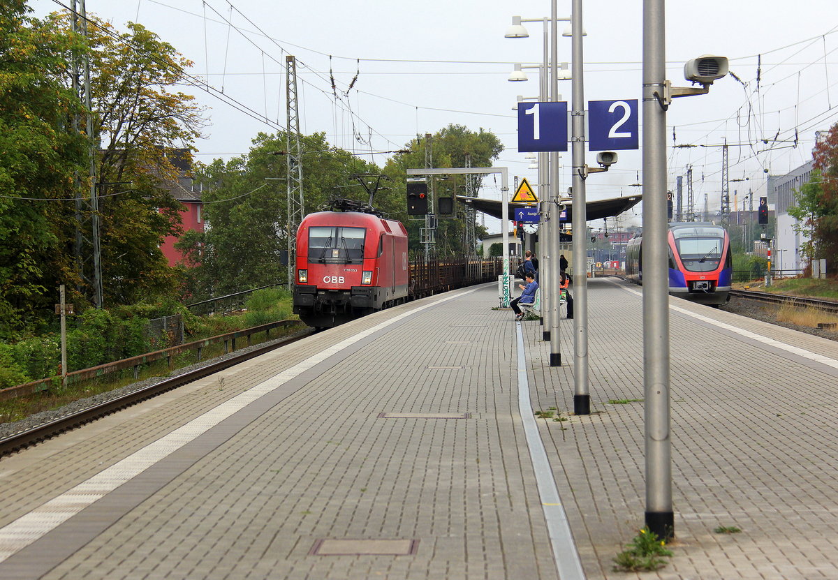 Taurus 1116 053 von ÖBB  kommt aus Richtung Köln mit einem Güterzug aus Österreich nach Belgien und kommt aus Köln-Süd,Köln-West,Köln-Ehrenfeld,Kerpen,Horrem,Buir,Merzenich,Düren,Langerwehe,Eschweiler-Hbf,Stolberg-Hbf(Rheinland),Aachen-Eilendorf und fährt durch Aachen-Rothe-Erde in Richtung Aachen-Hbf,Aachen-Schanz,Aachen-West. 
Aufgenommen vom Bahnsteig 1 in Aachen-Rothe-Erde. 
Bei Wolken am  Nachmittag vom 3.9.2018.