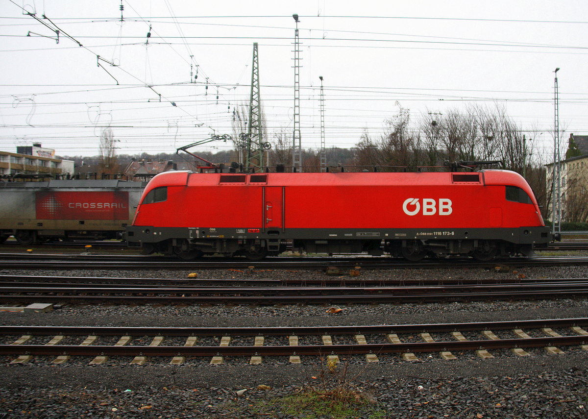 Taurus ÖBB 1116 173  Sensi  rangiert in Aachen-West. 
Aufgenommen vom Bahnsteig in Aachen-West.
Am Kalten Nachmittag vom 29.12.2017.