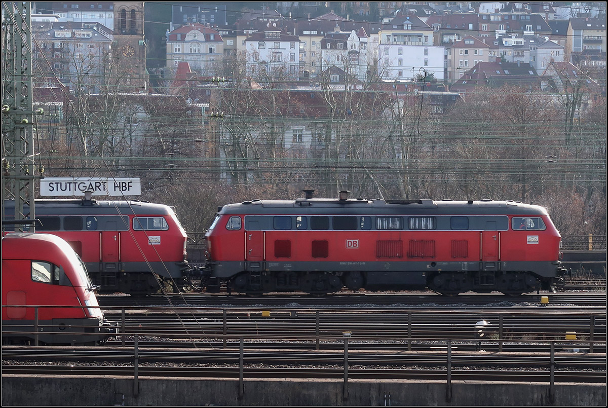 Taurus und...

zwei Dieselloks der Baureihe 218. Ein kleine Serie vom Vorfeld des Stuttgarter Hauptbahnhofes.

24.01.2018 (M)
