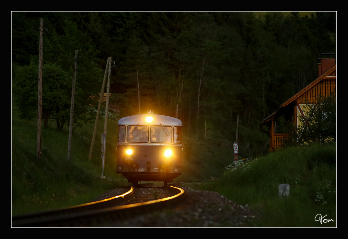 Teleaufnahme vom Ürdinger Triebwagen 5081.055, auf der Retourfahrt von Obdach nach Graz Hbf. vom  Obdacher Marktfrühling   
Eppenstein 19_05_2017