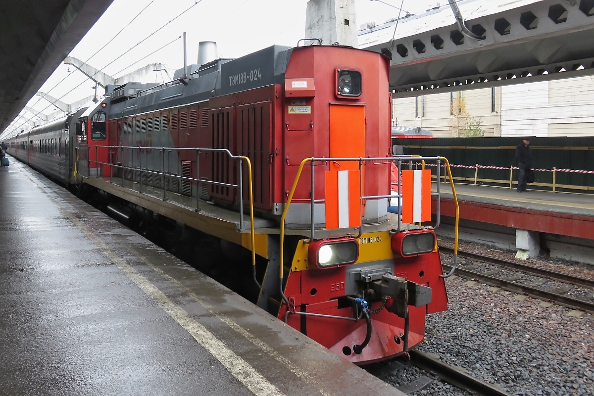 TEM18B-024 rangiert in St. Petersburg, Moskauer Bahnhof, 29.10.2017