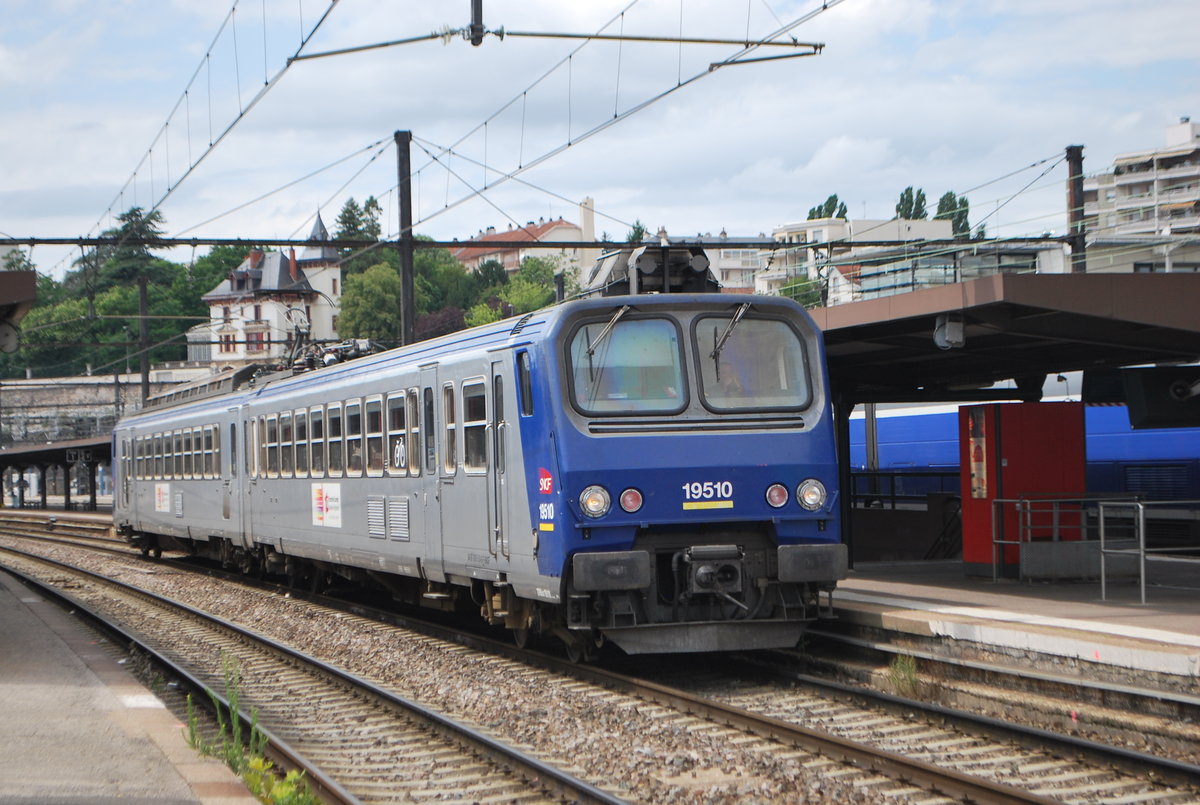 TER Franche-Comté z9510 in Richtung Besançon wartet im Bhf Dijon auf Abfahrt. Juli 2017.