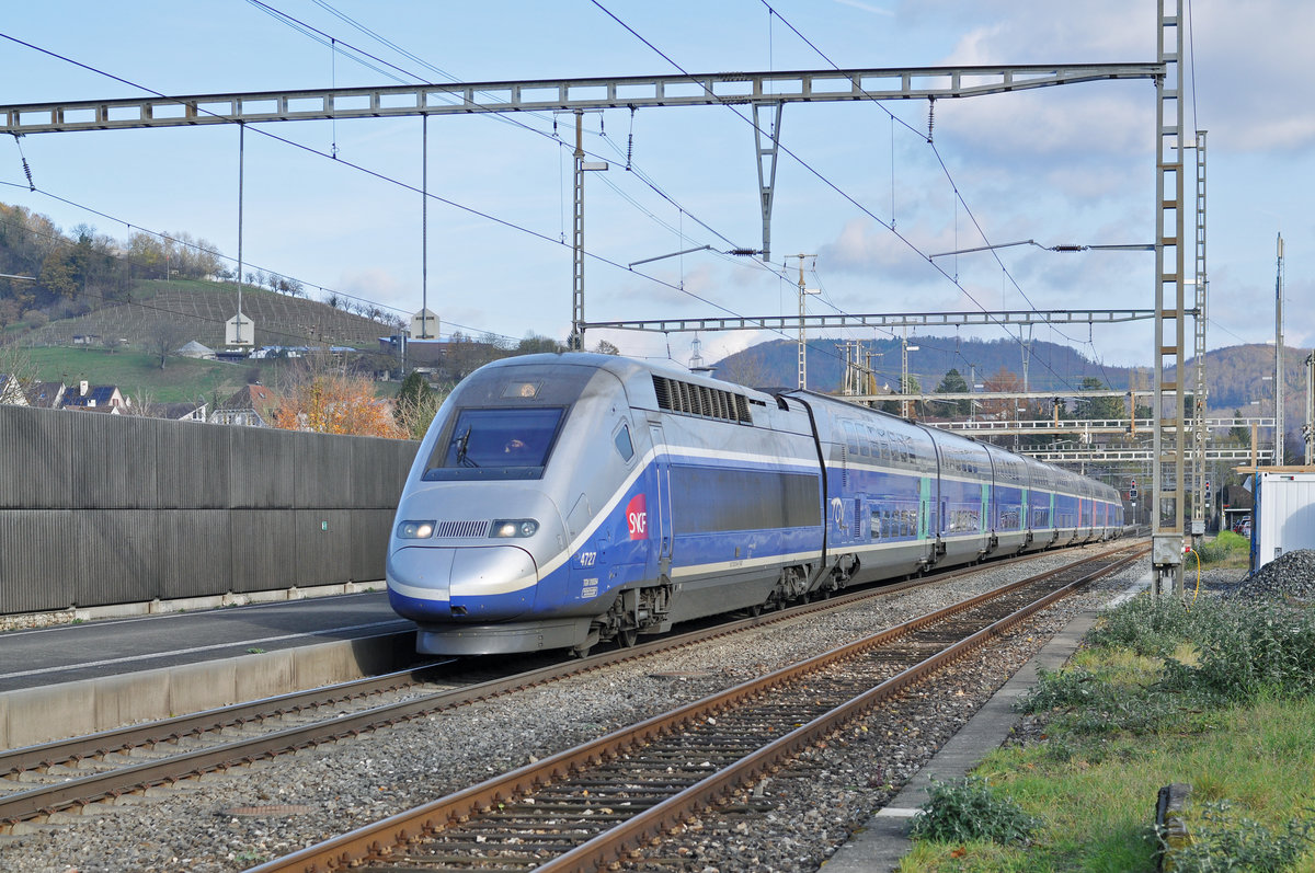 TGV 4727 durchfährt den Bahnhof Gelterkinden. Die Aufnahme stammt vom 14.11.2017.