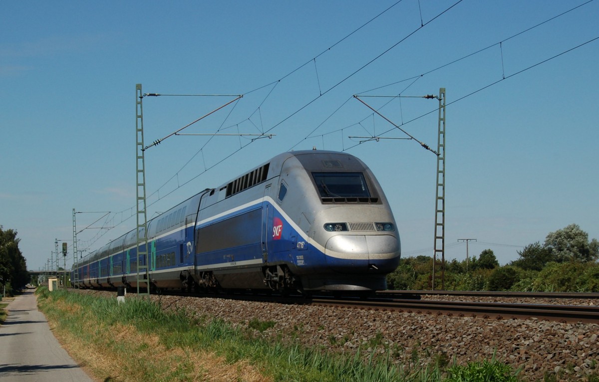 TGV Duplex 4716, Frankfurt(M) Hbf - Paris Est, fährt auf der Riedbahn