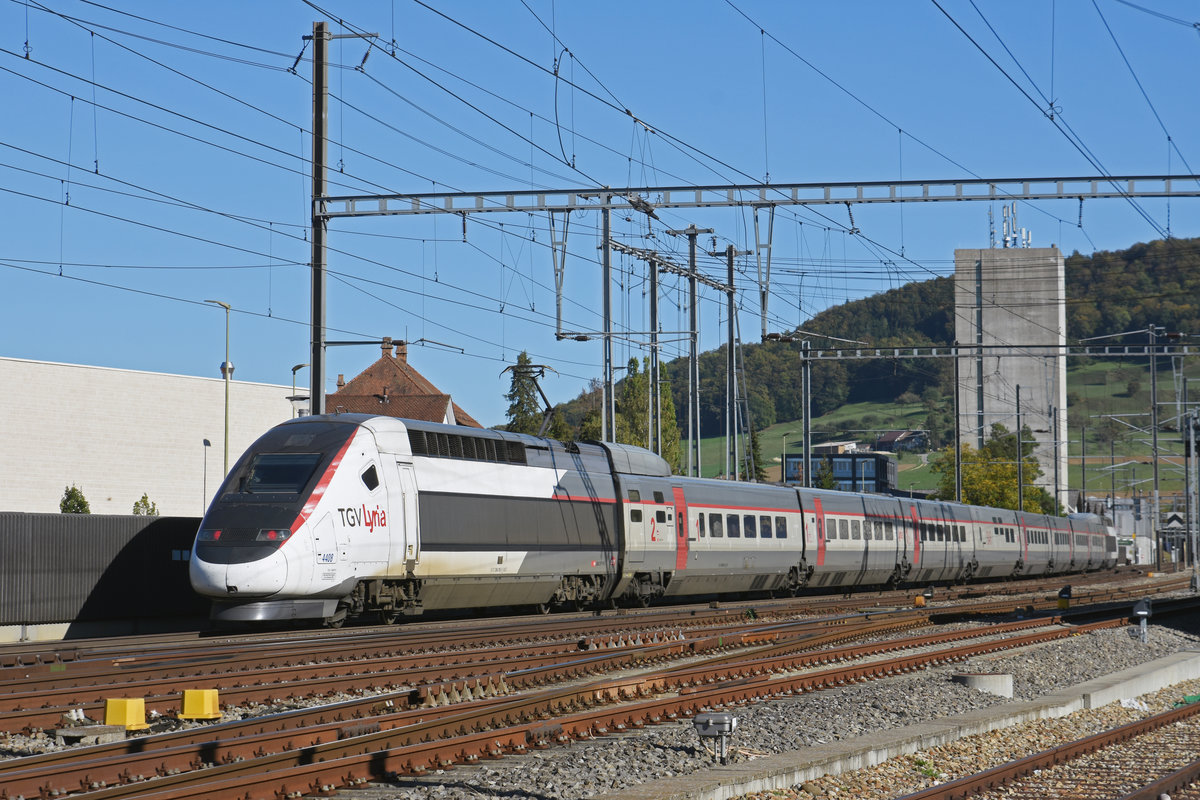 TGV Lyria 4408 durchfährt den Bahnhof Sissach. Die Aufnahme stammt vom 04.10.2018.