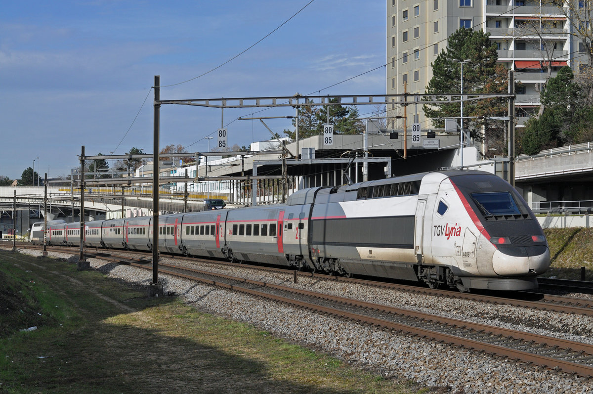 TGV Lyria 4408 fährt Richtung Bahnhof Muttenz. Die Aufnahme stammt vom 21.11.2017.