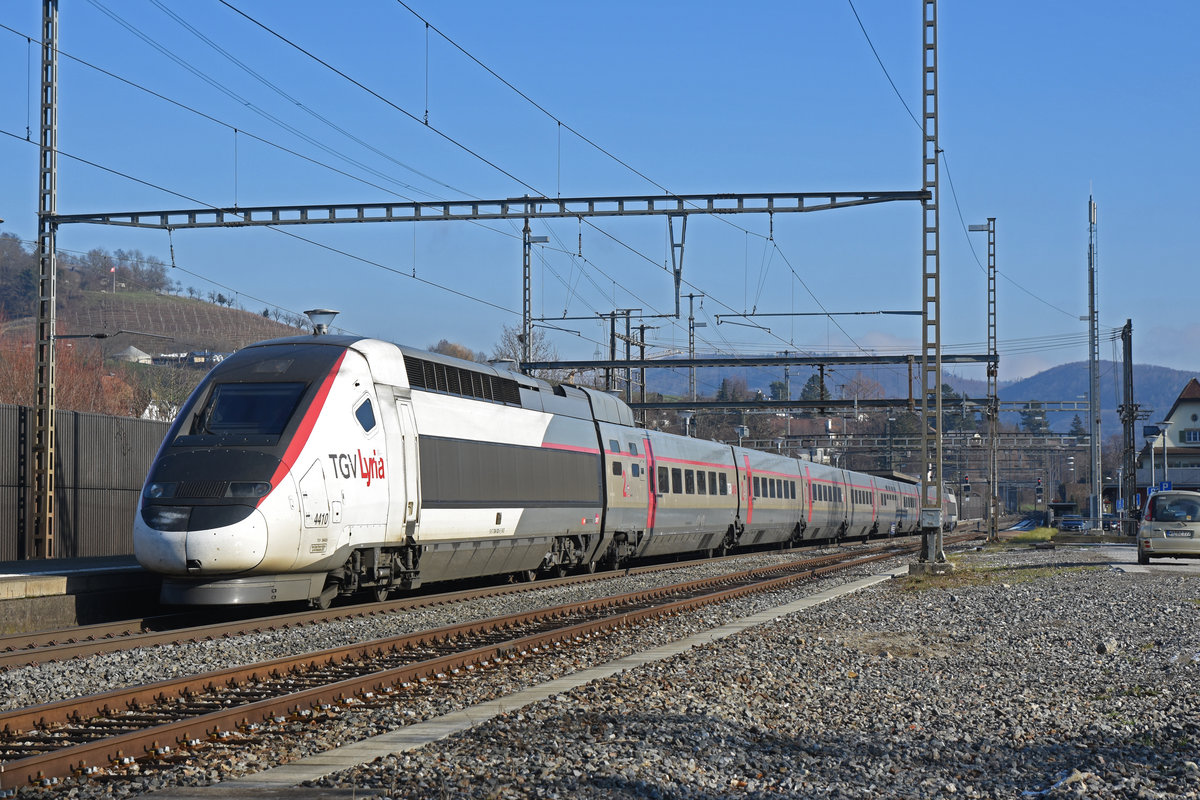 TGV Lyria 4410 durchfährt den Bahnhof Gelterkinden. Die Aufnahme stammt vom 19.01.2019.