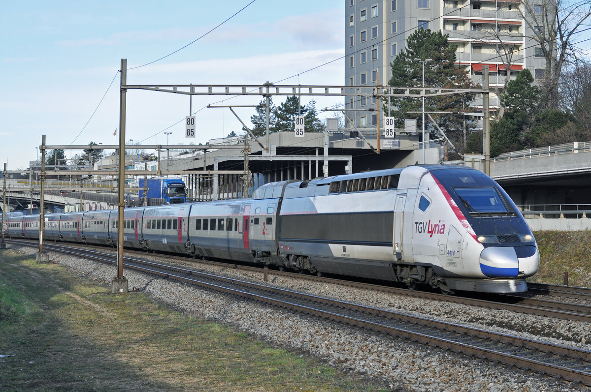 TGV Lyria 4414, fährt Richtung Bahnhof Muttenz. Die Aufnahme stammt vom 01.12.2017.