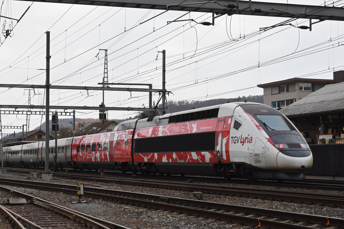TGV Lyria 4414 mit der Werbung für das Fete des Vignerons, durchfährt den Bahnhof Sissach. Die Aufnahme stammt vom 02.01.2019.
