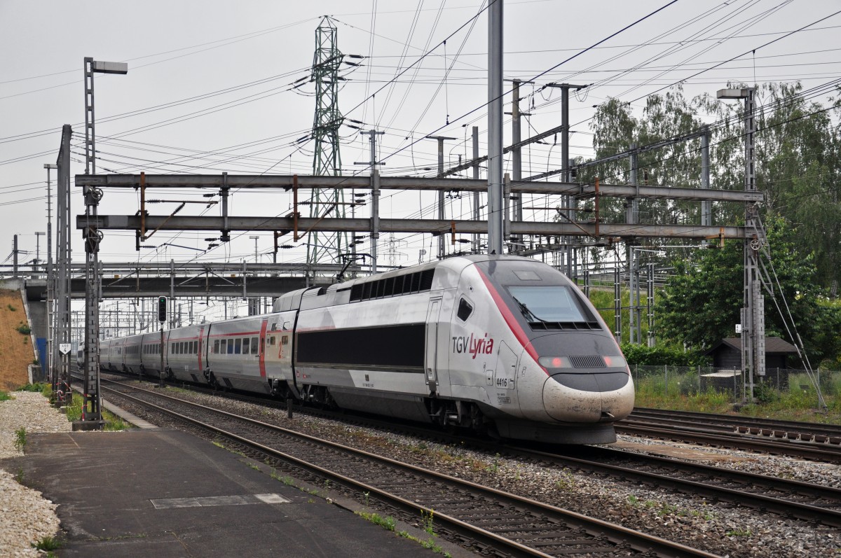 TGV Lyria 4416 durchfährt den Bahnhof Muttenz. Die Aufnahme stammt vom 06.06.2014.