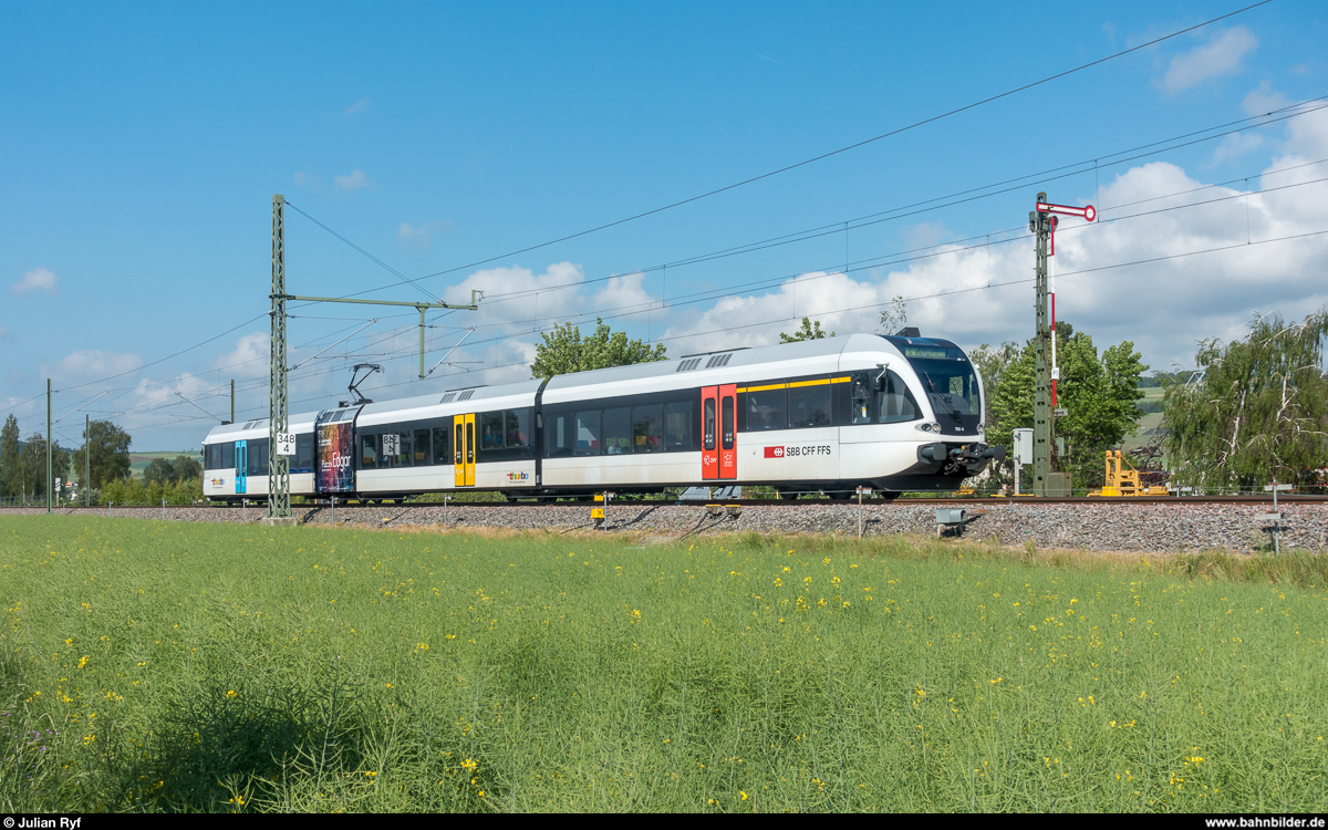 Thurbo GTW RABe 526 755 am 11. Mai 2018 als S Erzingen - Schaffhausen beim Ausfahrsignal Wilchingen-Hallau.
