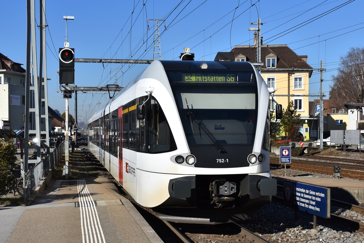 THURBO RABe 526 752 GTW erreicht als S2 nach Altstätten den Bahnhof St. Margrethen [16.02.2019].