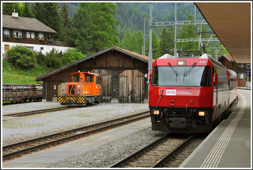 Tm 86 und Ge 4/4 III 645  Tujetsch  mit RE1140 in Bergün/Bravuogn. (31.05.2015)