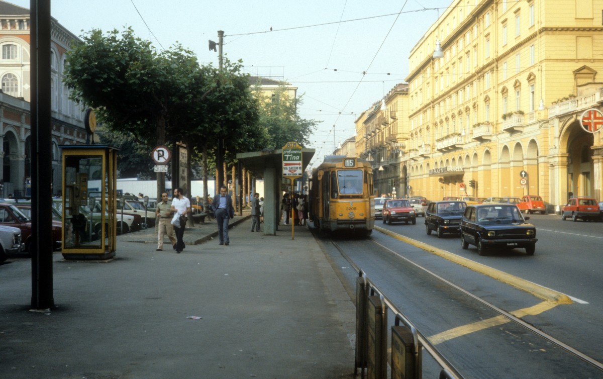 Torino / Turin ATM SL 15 (Tw 3205) Stazione Porta Nuova am 6. Juli 1981.