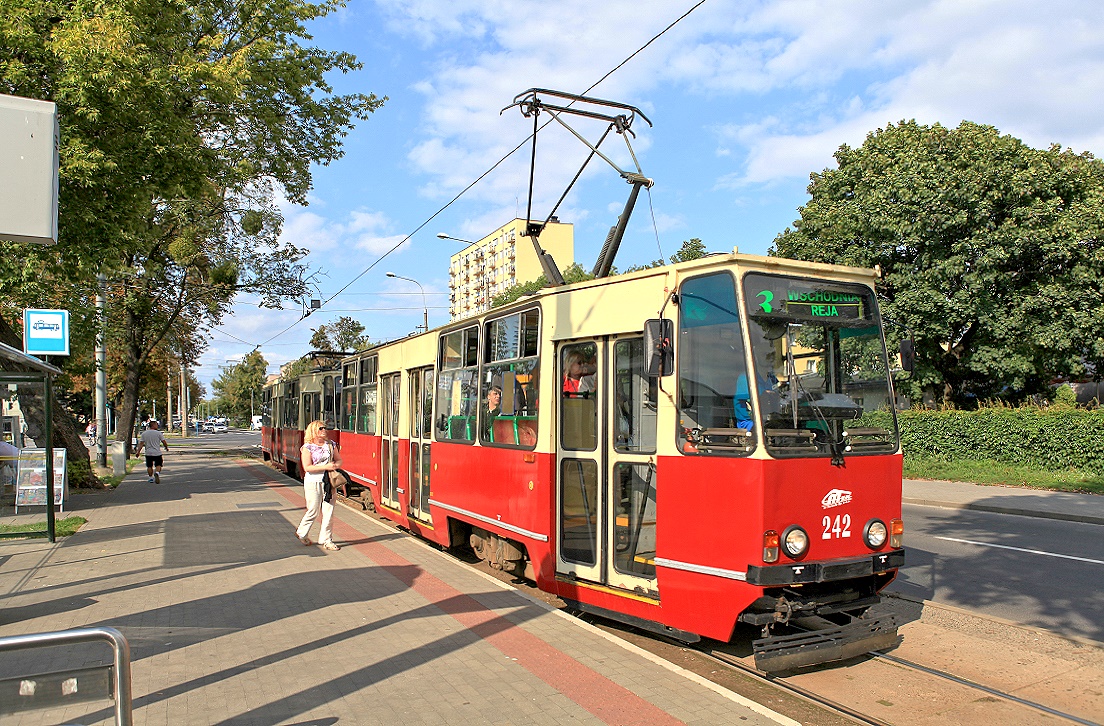 Toruń/Thorn Tw 242 + Tw 243, Ulica Mikolaja Reja, 25.08.2017.