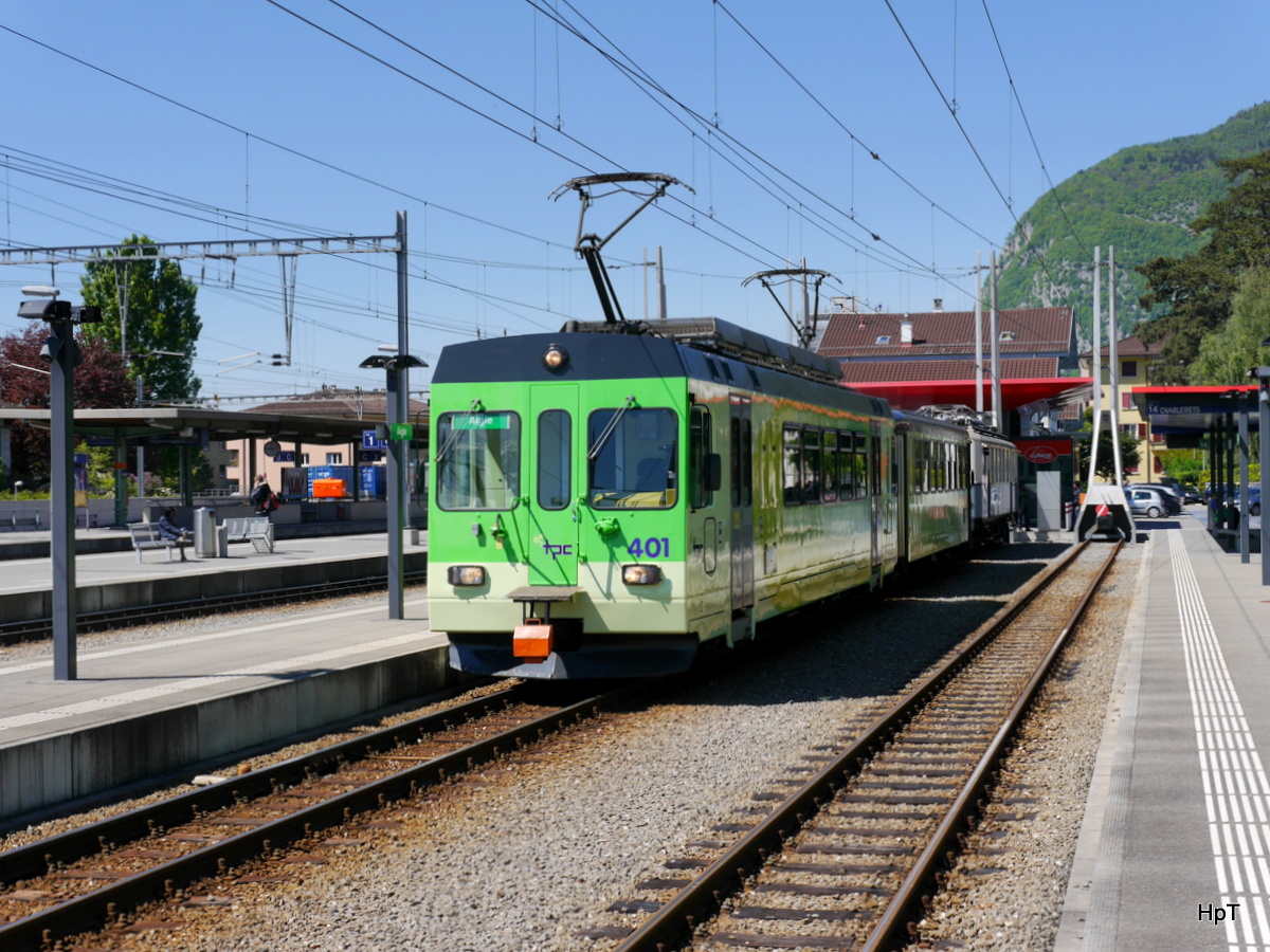 TPC / ASD - Regio nach Les Diablerets im Bahnhof Aigle mit dem Triebwagen BDe 4/4 401 am 05.05.2017