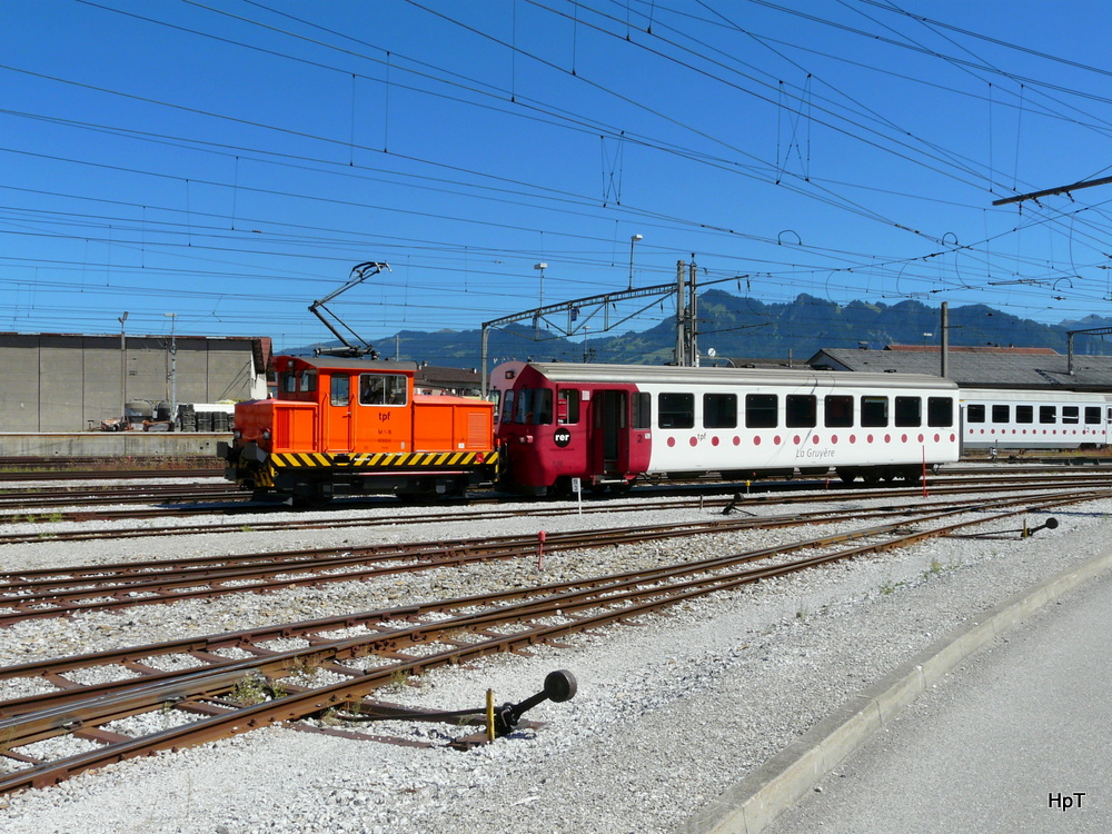 tpf - Rangierfahrt mit dem Tef 2/2  16 und Steuerwagen im Bahnhof von Bulle am 03.09.2013