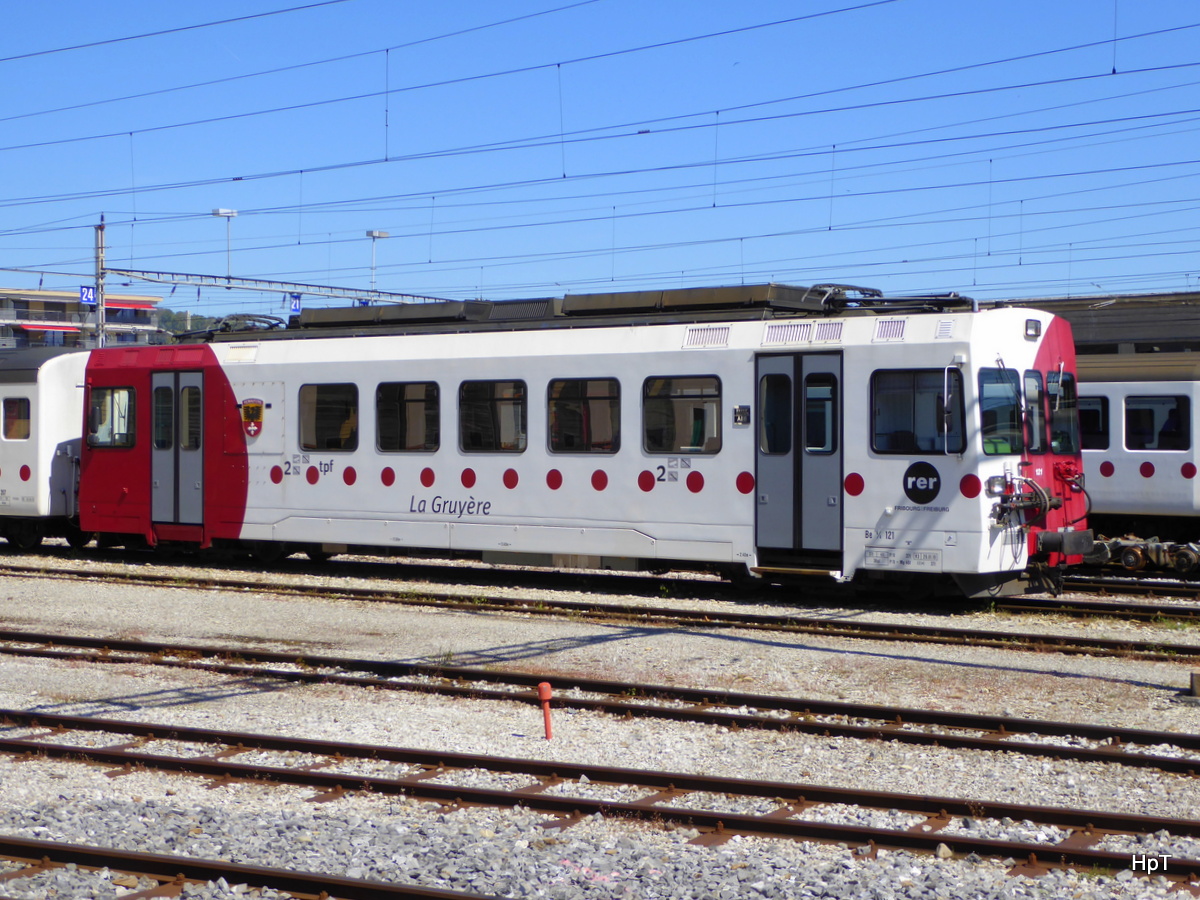 tpf - Triebwagen Be 4/4 121 abgestellt im Bahnhofsareal in Bulle am 05.05.2016