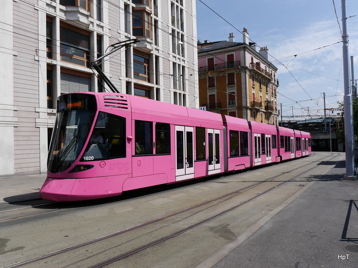 tpg - Tram Be 6/10 1820 unterwegs auf der Linie 14 in der Stadt Genf am 03.06.2017