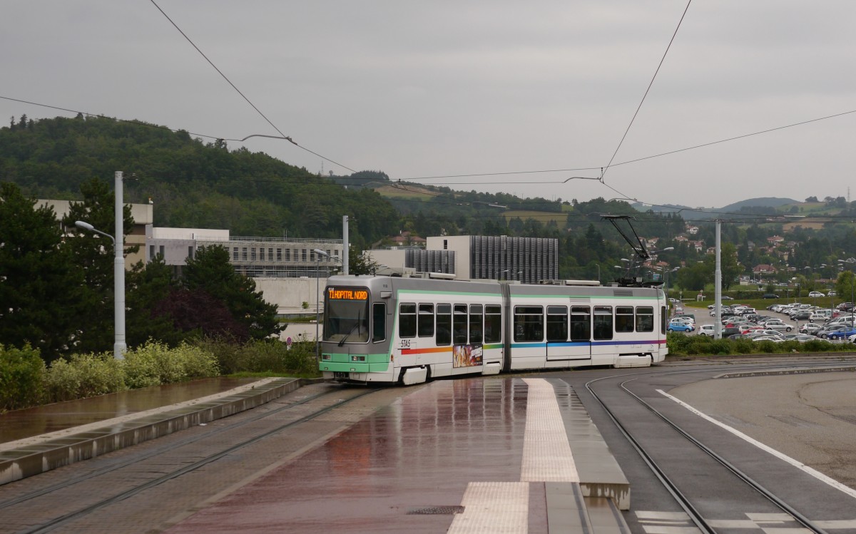 Tram STAS918 unterwegs als T1 am HôpitalNord. Die Straßenbahn des