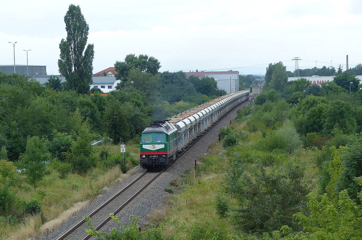 TRG 241 697-2 mit leeren GATX Faccns-Wagen von Kühnhausen nach Stassfurt, am 27.07.2017 in Erfurt Nord.