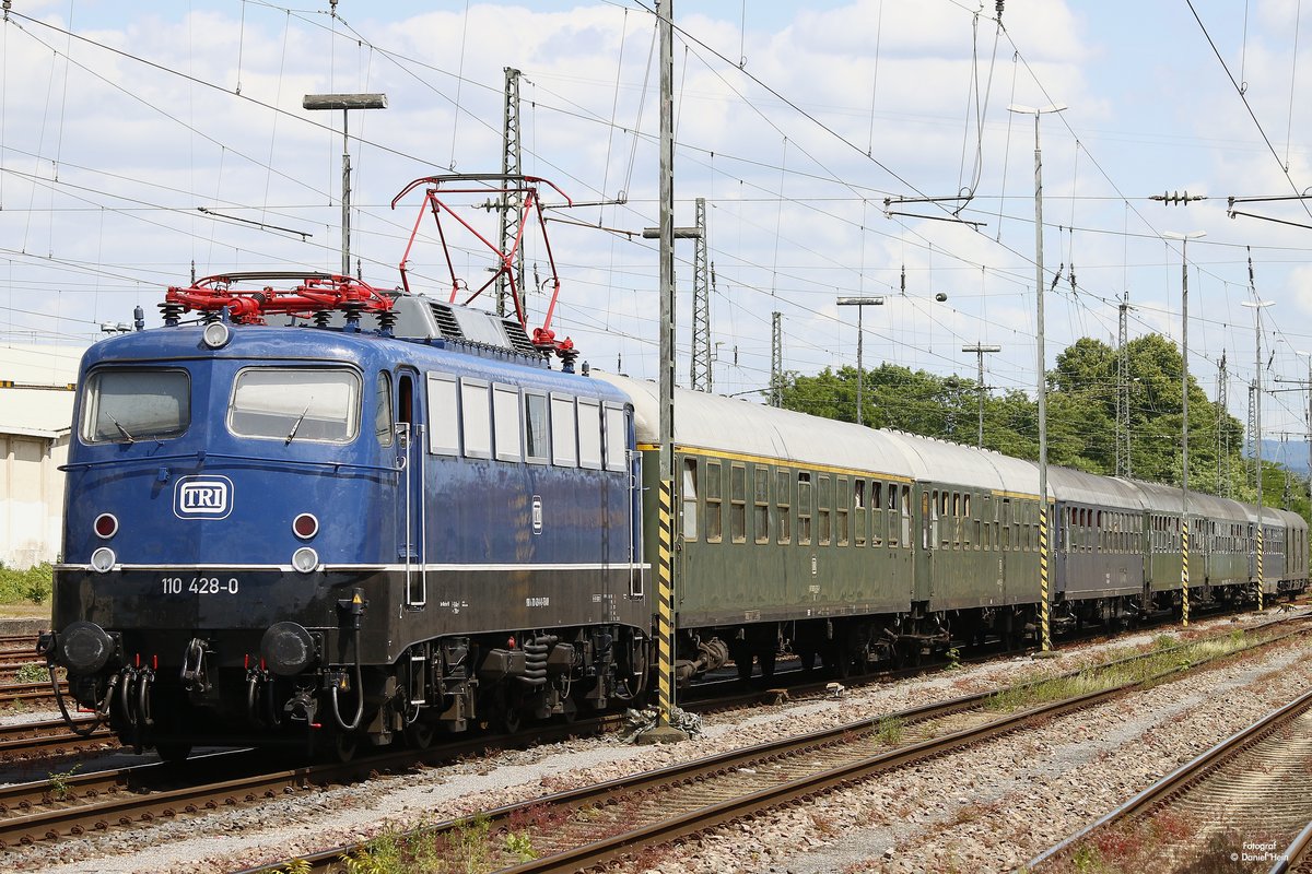 TRI 110 428-0 mit Sonderzug in Neuwied, am 10.06.2017.