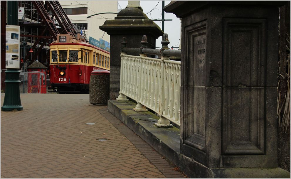 Triebwagen 178 der Straßenbahn Christchurch am 8. Juni 2014 auf der Worcester Bridge.