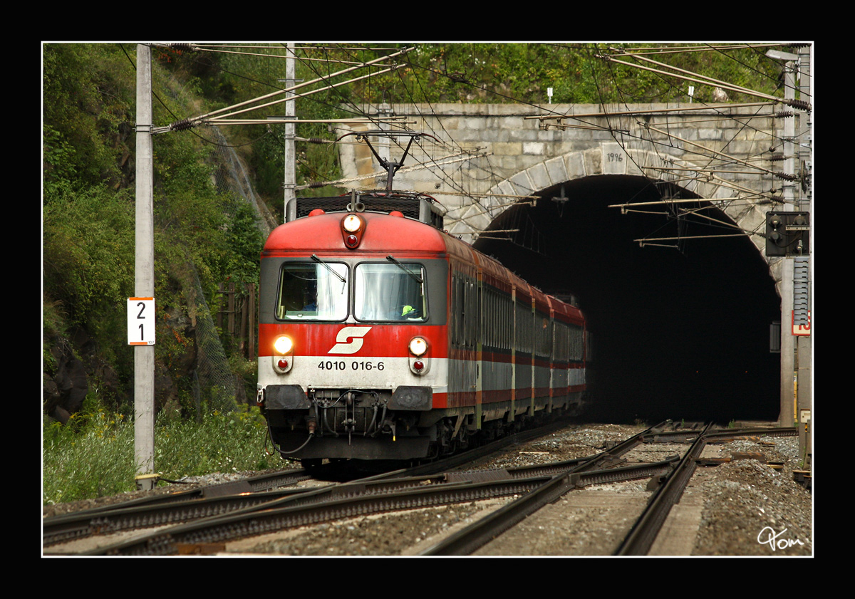 Triebwagen 4010 016 und 4010 024 fahren als IC 518  Karl Böhm  von Graz nach Salzburg. Galgenbergtunnel St. Michael 15.08.2008