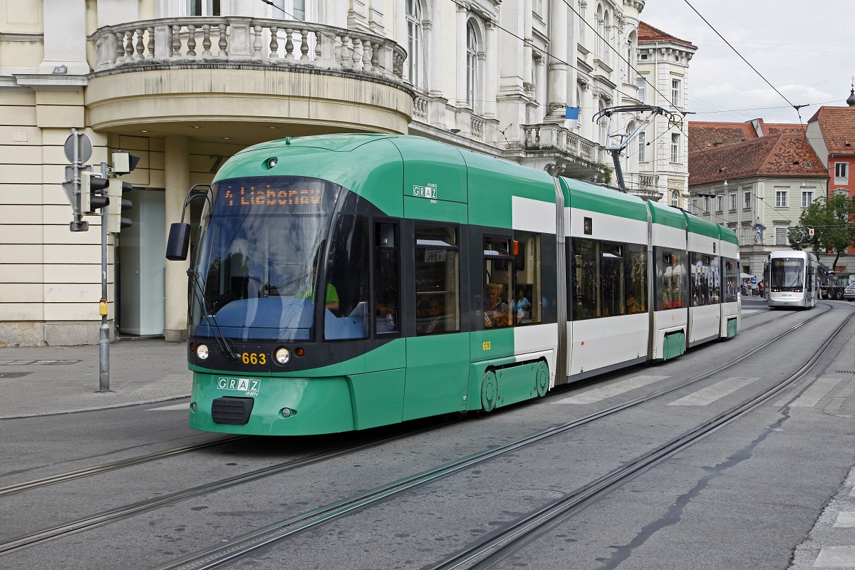 Triebwagen 663 als Linie 4 am Eisernen Tor am 28.07.2016.