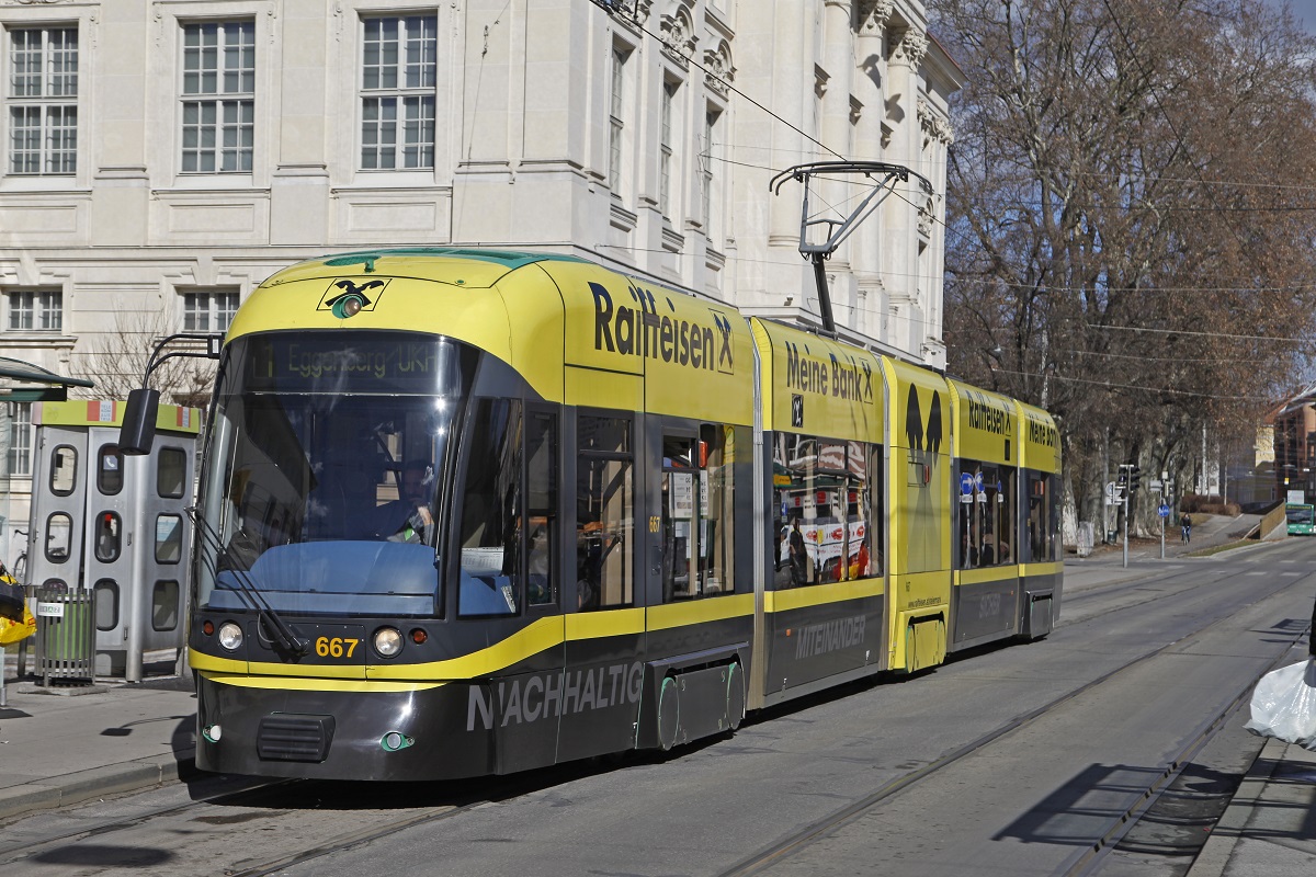 Triebwagen 667 als Linie 1 am 1.03.2017 beim Kaiser-Josefplatz.