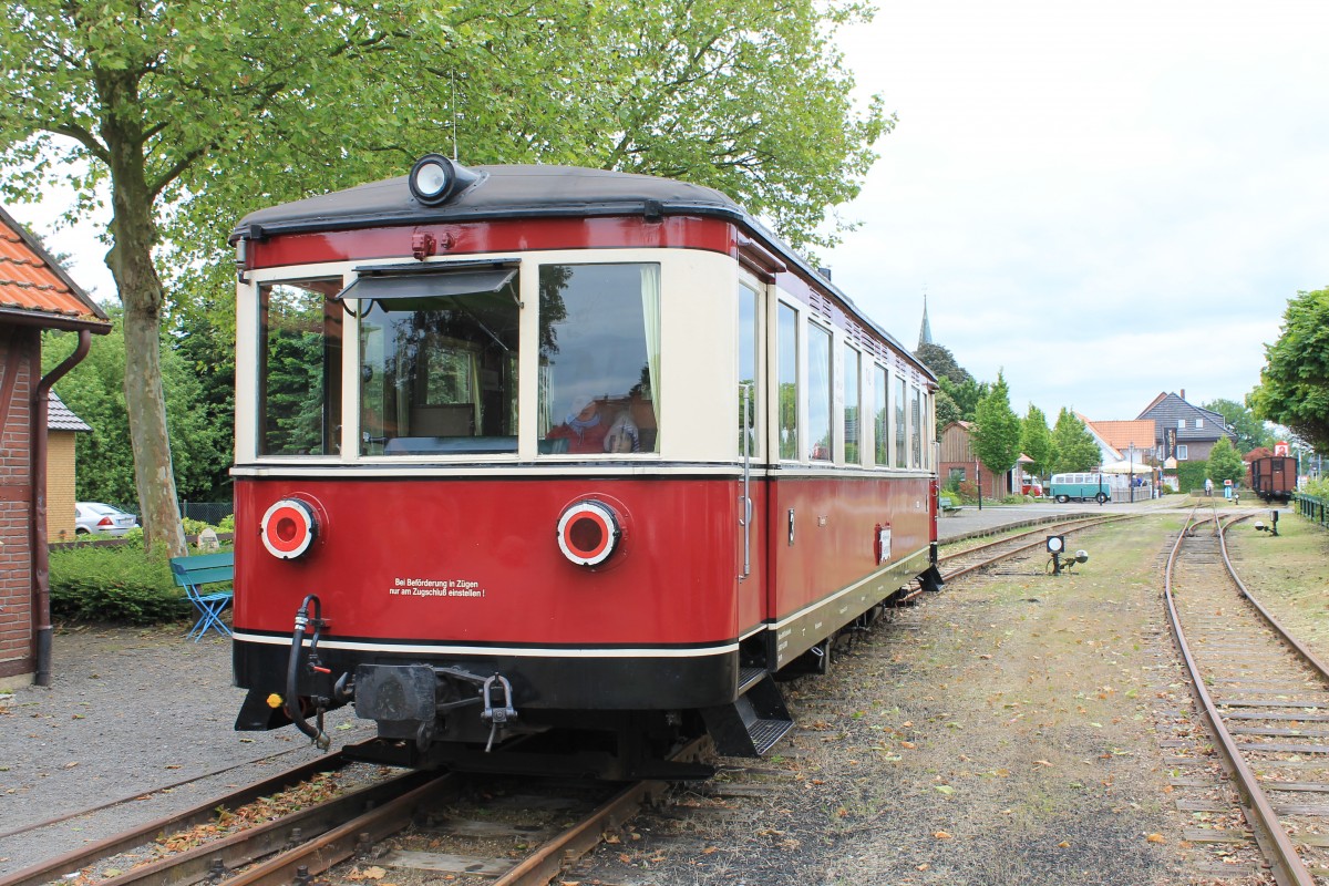 Triebwagen T42 im Bahnhof Asendorf
(Strecke Bruchhausen-Vilsen - Asendorf am 29.05.2014)