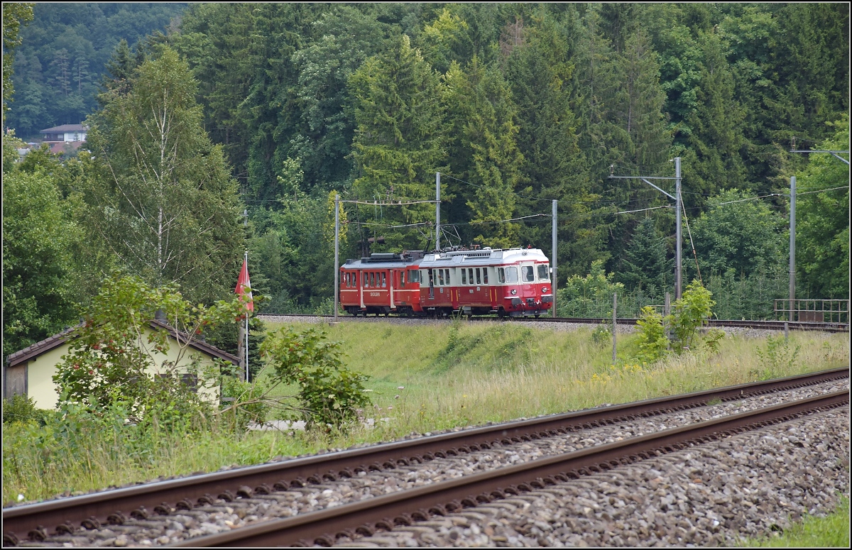 Triebwagentreffen Koblenz, August 2017. Am Rhein bei Schwaderloch ist im Nachschuss der EAV-Triebwagen der WM, BDe 4/4 2, zu sehen, davor SZU BDe 4/4 92. 