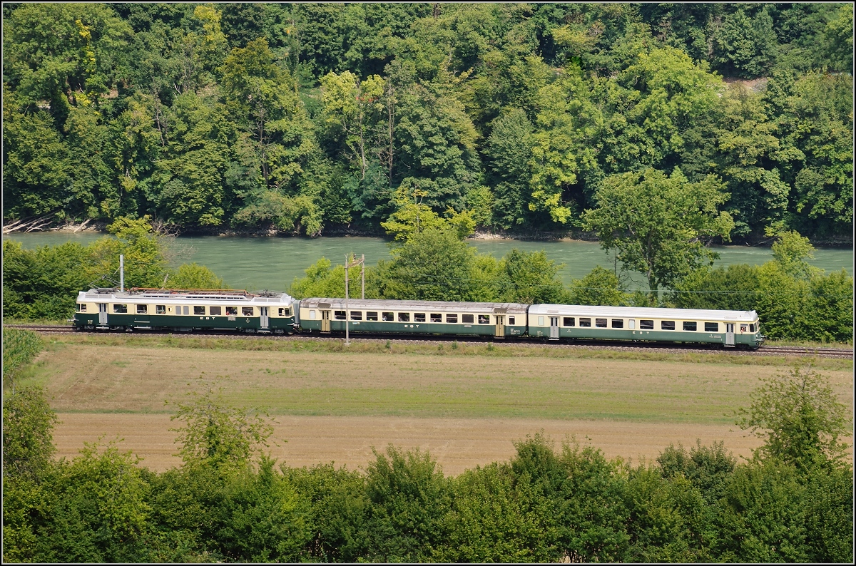 Triebwagentreffen Koblenz, August 2017. Bei Etzgen fhrt der Pendelzug Mirage des gleichnamigen Vereins, BDe 4/4 II 201 im Kleid der EBT den Rhein entlang.