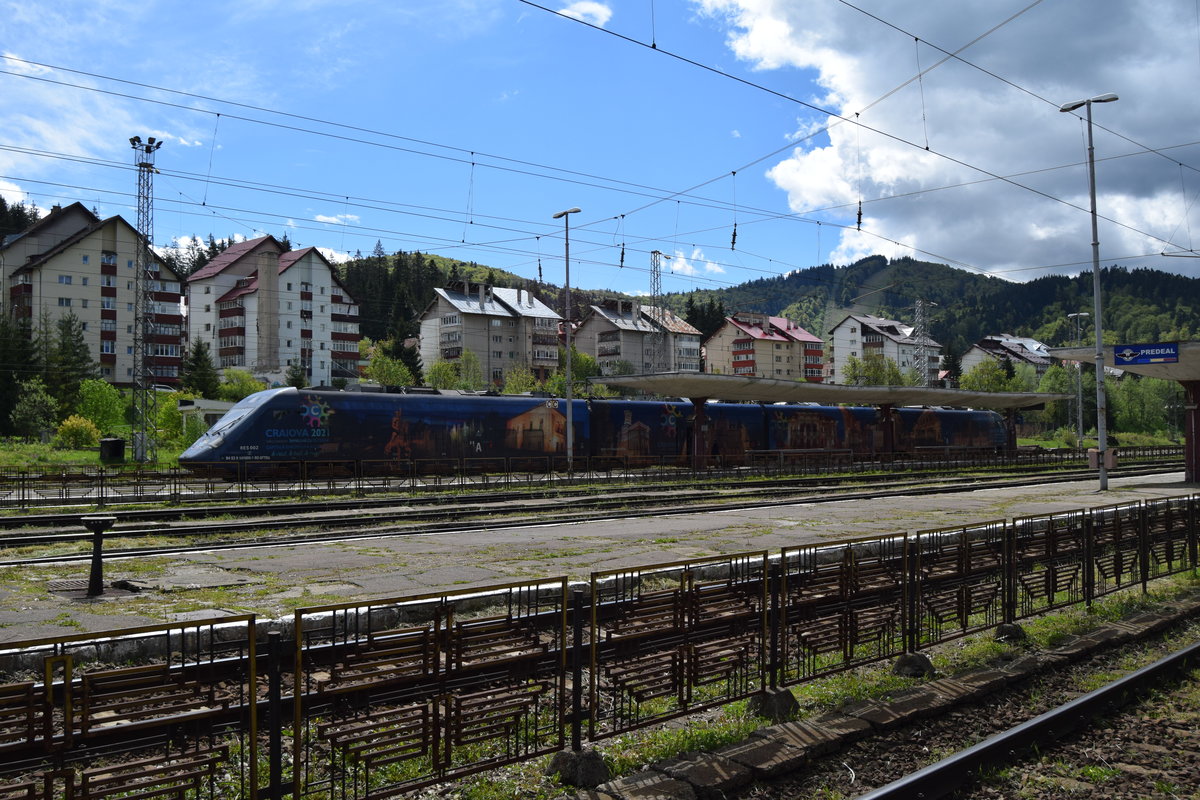 Triebzug 141.006-1/141.005-3 an Gleis 6 im Bahnhof Predeal am 14.05.2016