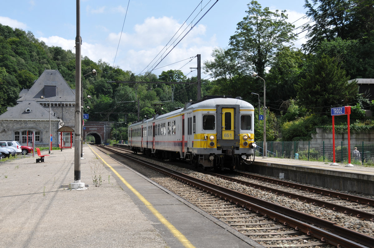 Triebzug 651 der Serie AM70 als als L-Zug 5284 Verviers-Central - Herstal. Hier aufgenommen am 24/08/2017 am Haltepunkt Trooz.