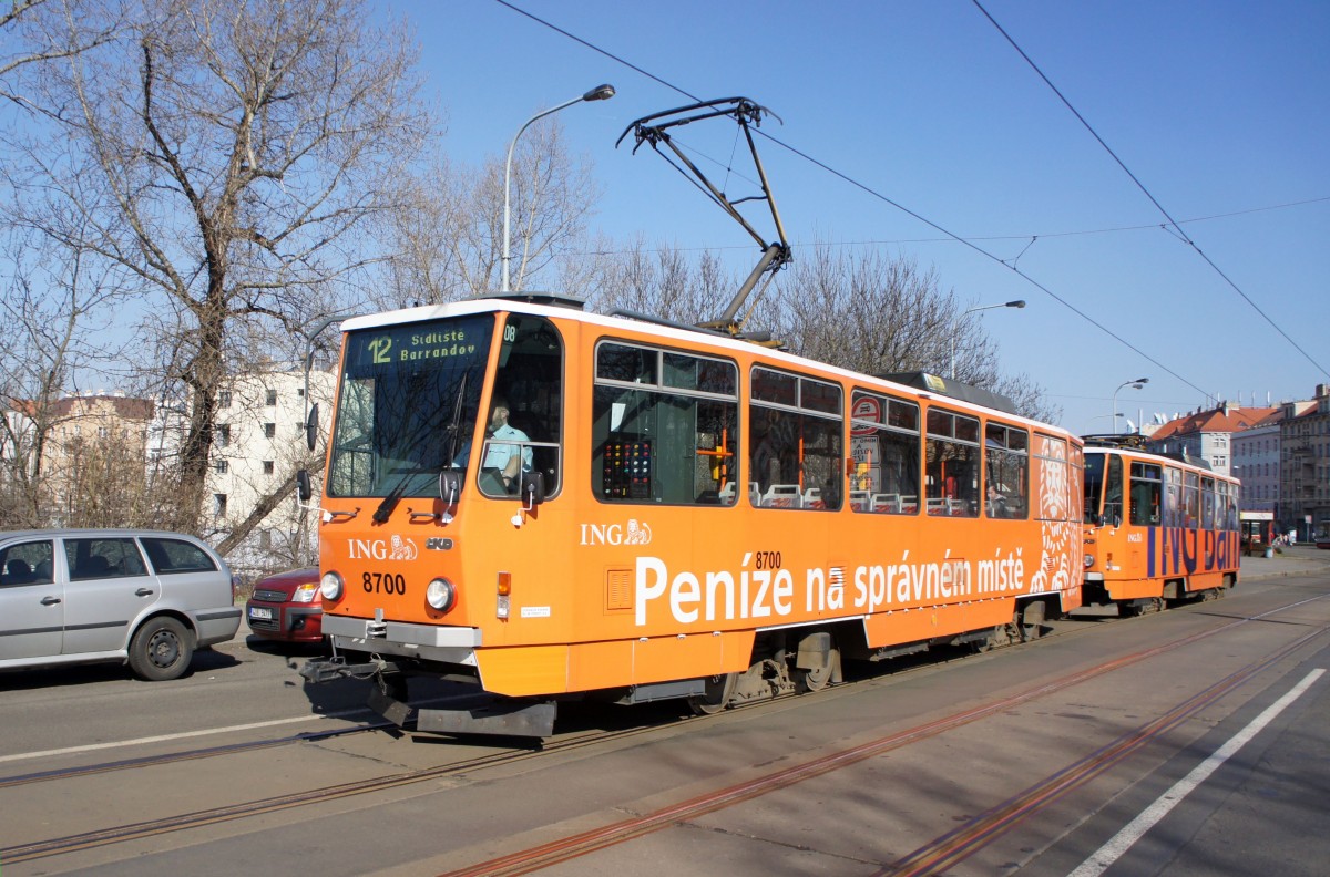 Tschechische Republik / Straßenbahn Prag: Tatra T6A5 - Wagen 8700 / Tatra T6A5 - Wagen 8699 ...aufgenommen im März 2015 an der Haltestelle  Palmovka  in Prag.