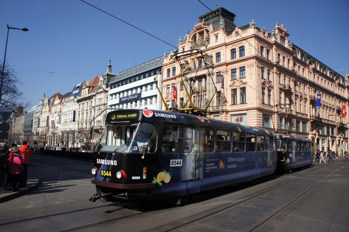 Tschechische Republik / Straßenbahn Prag: Tatra T3R.P - Wagen 8544 / Tatra T3R.P - Wagen 8545 ...aufgenommen im März 2015 an der Haltestelle  Václavské náměstí  in Prag.