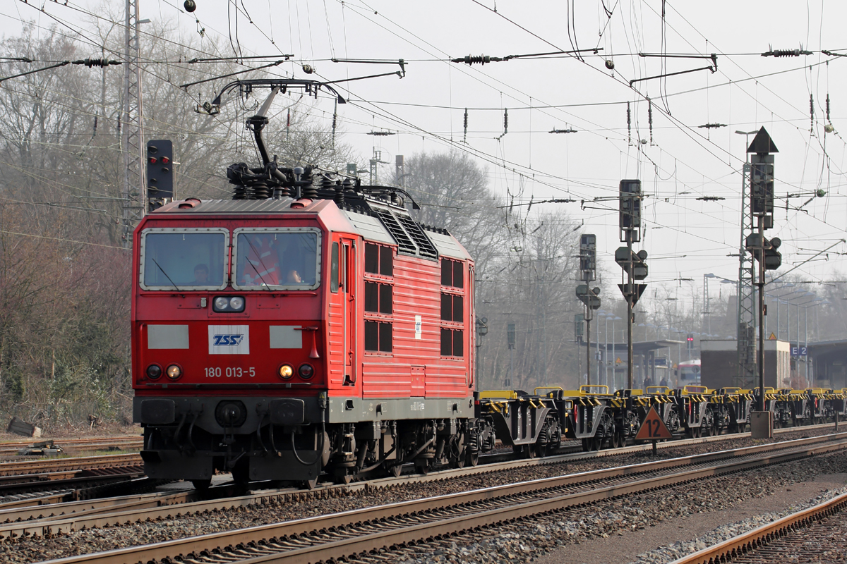 TSS 180 013-5 durchfährt Verden(Aller) 24.3.2015