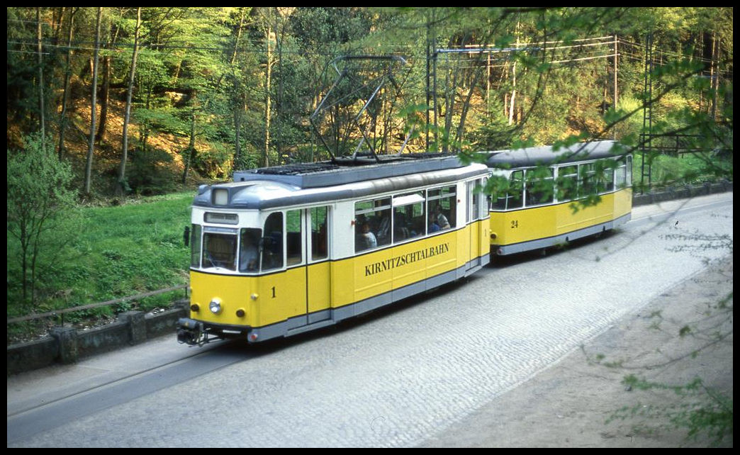 TW  1 mit Beiwagen erreicht hier am 4.5.1995 den Endhaltepunkt Lichtenhainer Wasserfall.