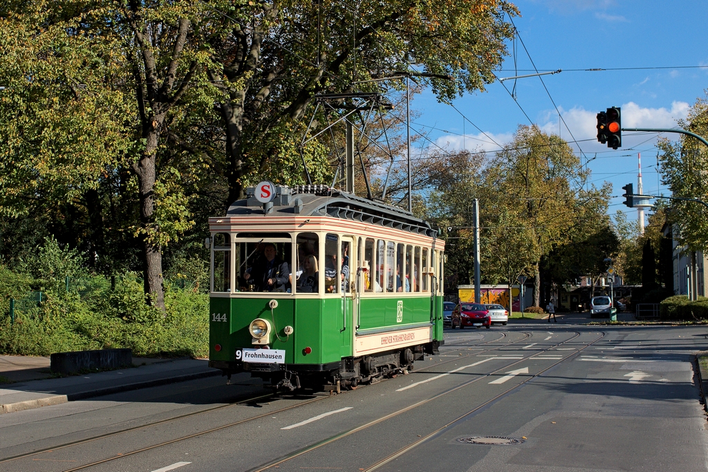 Tw 144 brachte am 19.10.2014 die Fahrgäste auf der Linie 109 nach Essen-Frohnhausen und war gut gefüllt
